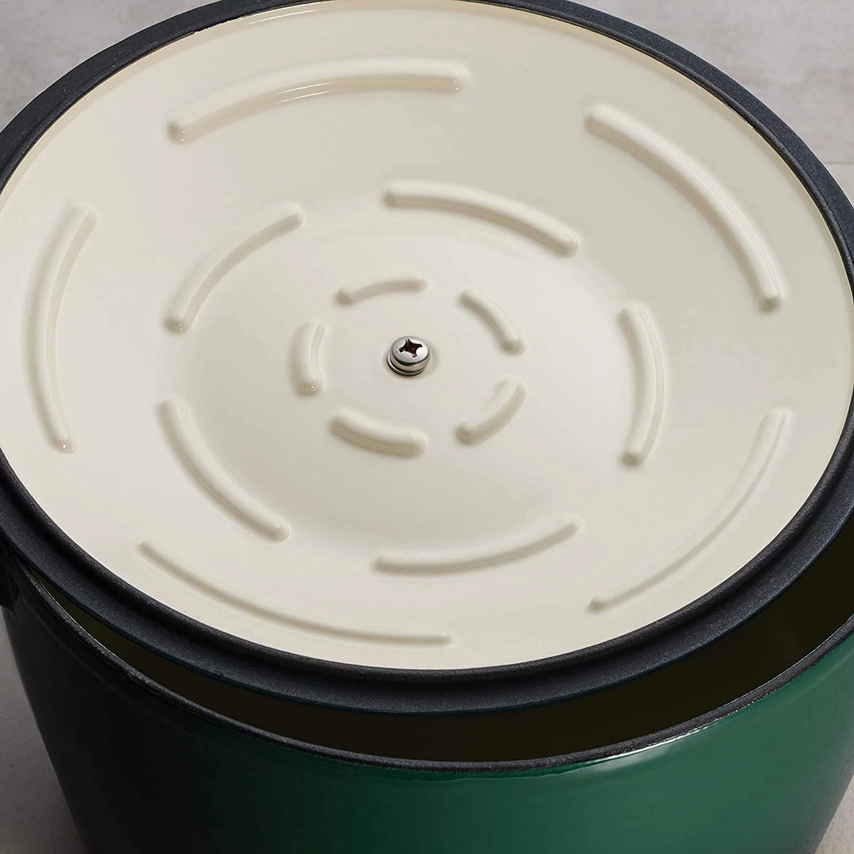 7 Qt Enameled Cast Iron Dutch Oven F875530