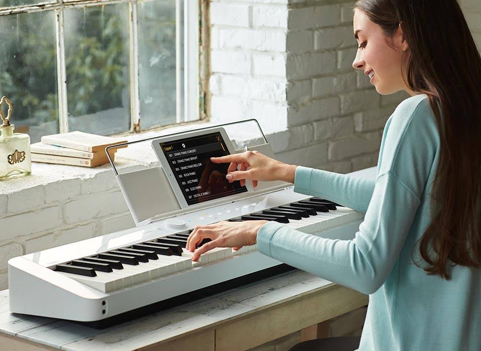 88-Key Black Digital Piano F651