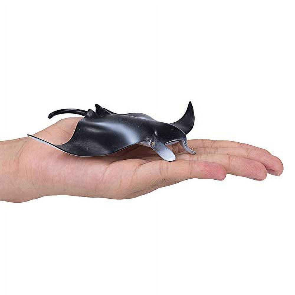 Manta Ray Wildlife Figurine Y73824