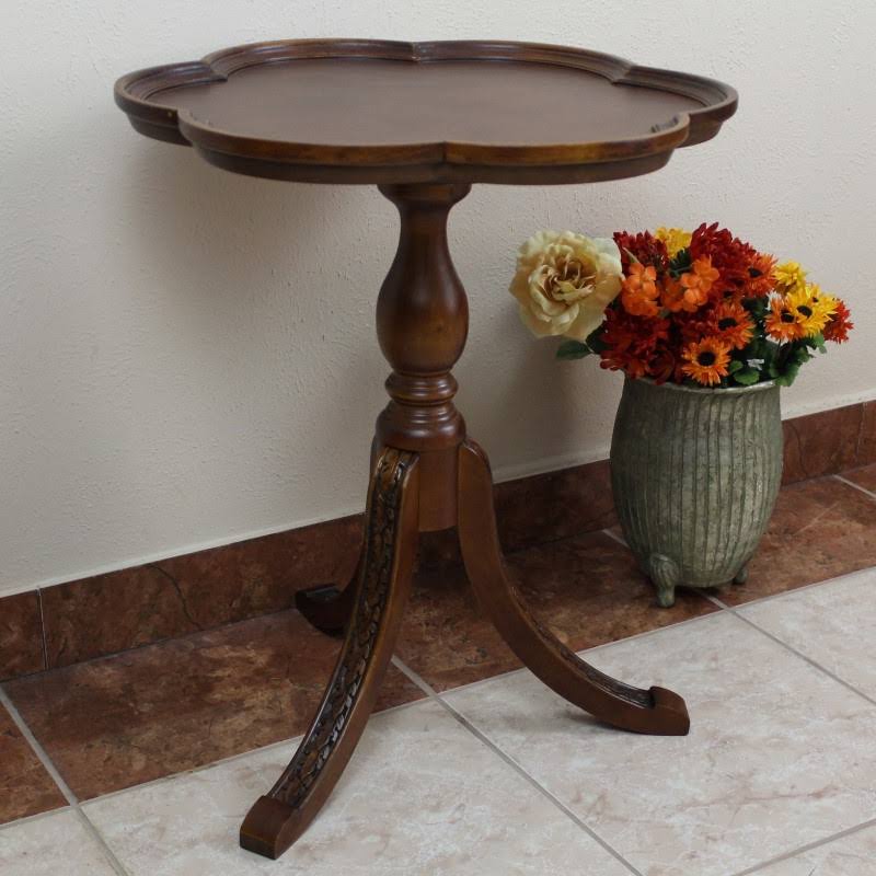 Carved Scalloped Round Table, Brown N950